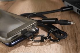 Smycz do telefonu z funkcją ładowania CHARD MINI 60W